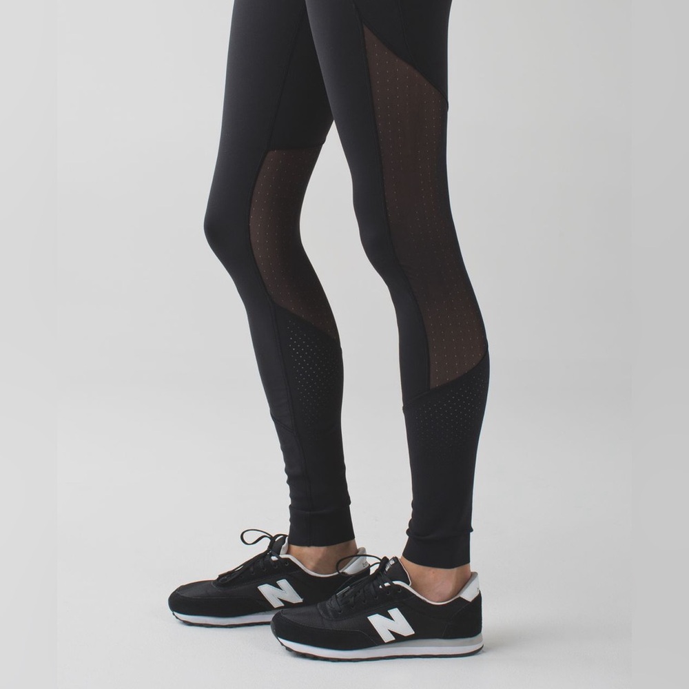 Lululemon Barre Star Pant *Full-On Luon
Black sz 8